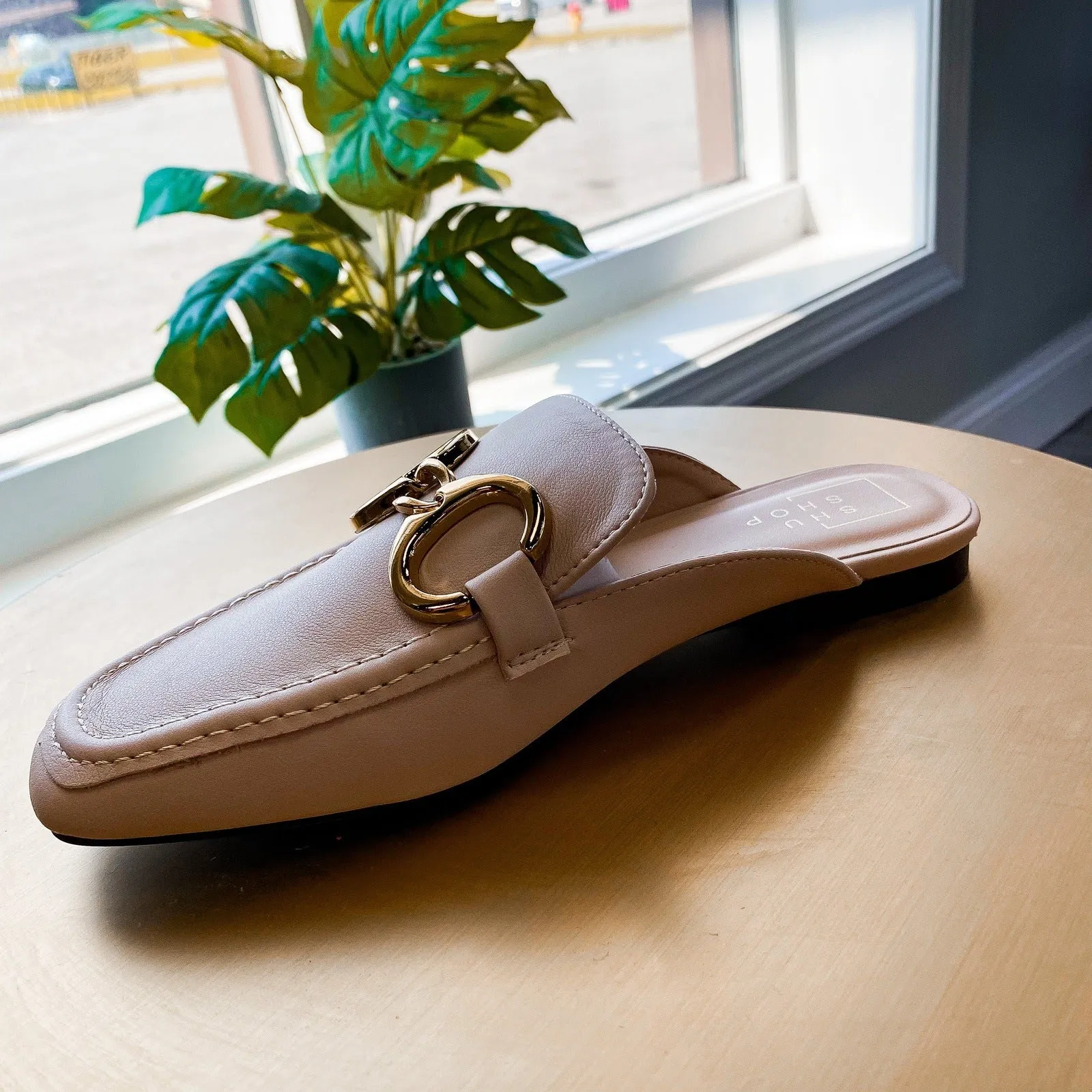 Andrea  Mule in Beige