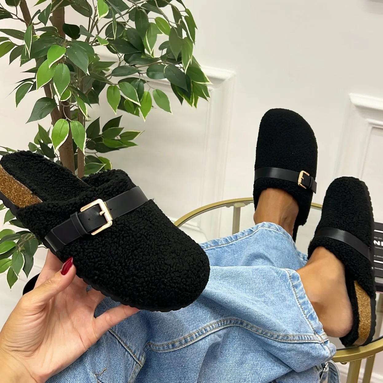 Beatrice - Scarpa Sabot Mules Donna Flat Pelliccia Tallone Scoperto Nero