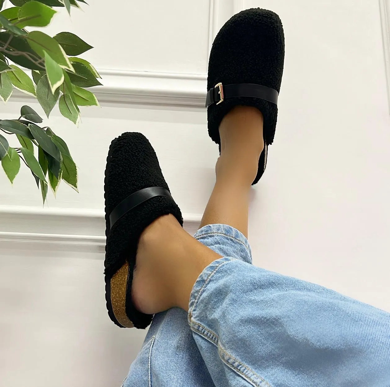 Beatrice - Scarpa Sabot Mules Donna Flat Pelliccia Tallone Scoperto Nero