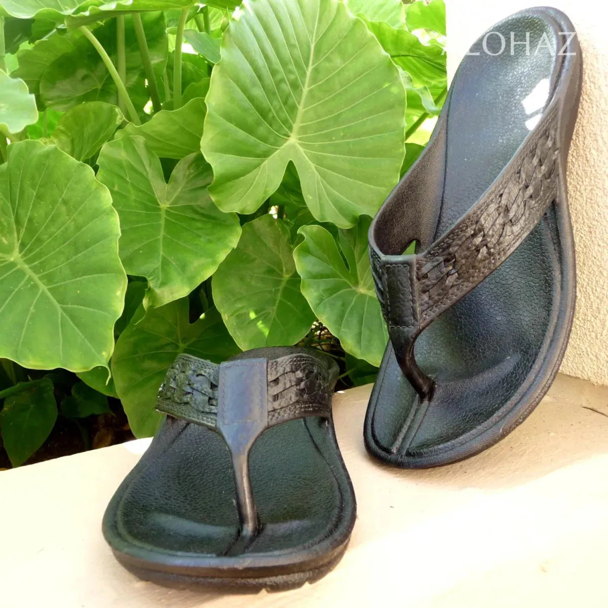 black shaka™ - pali hawaii thongs